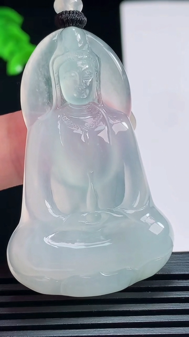 天然A货翡翠素衣观音吊坠，尺寸52.5-33.6-6.5 重量:23.86g
7月21日