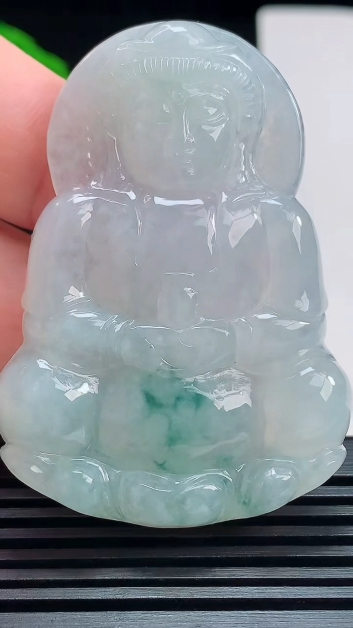 天然A货翡翠飘花正装观音吊坠，尺寸56.2-40-6.2 重量:25.48g
7月21日