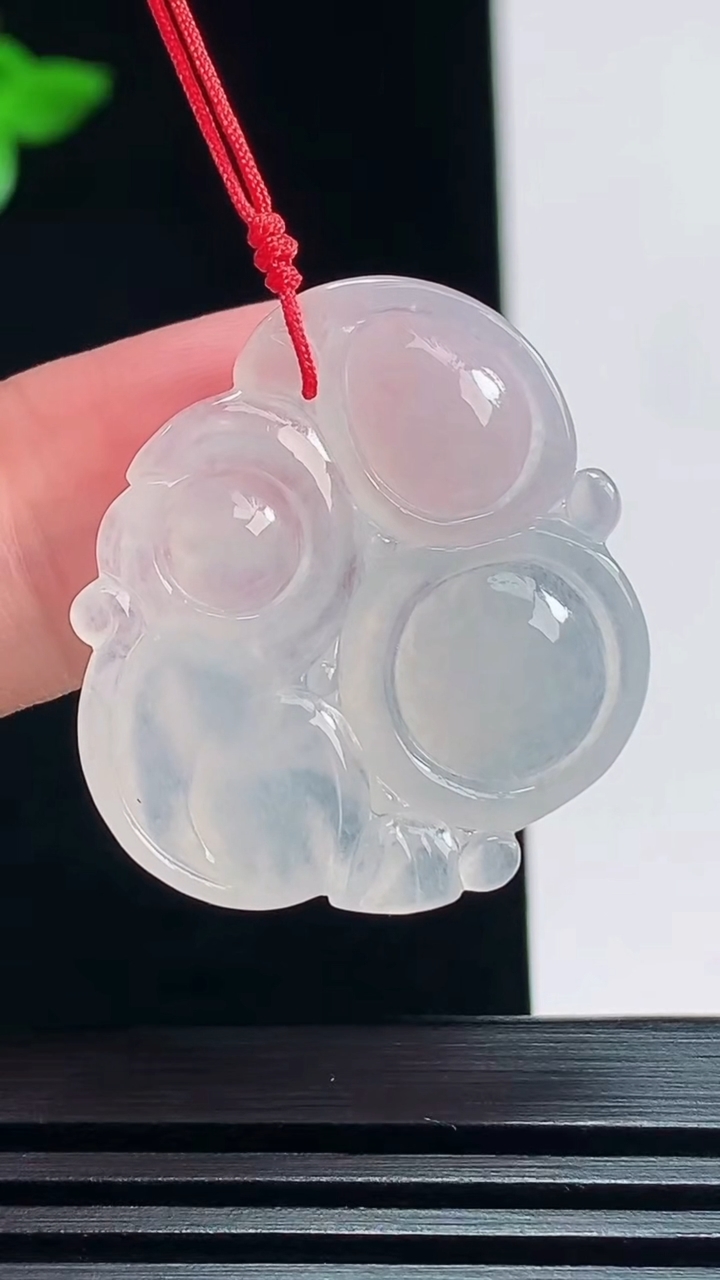 天然A货翡翠灵猴献瑞吊坠，尺寸28-25.5-4.2 重量:5.05g
7月21日