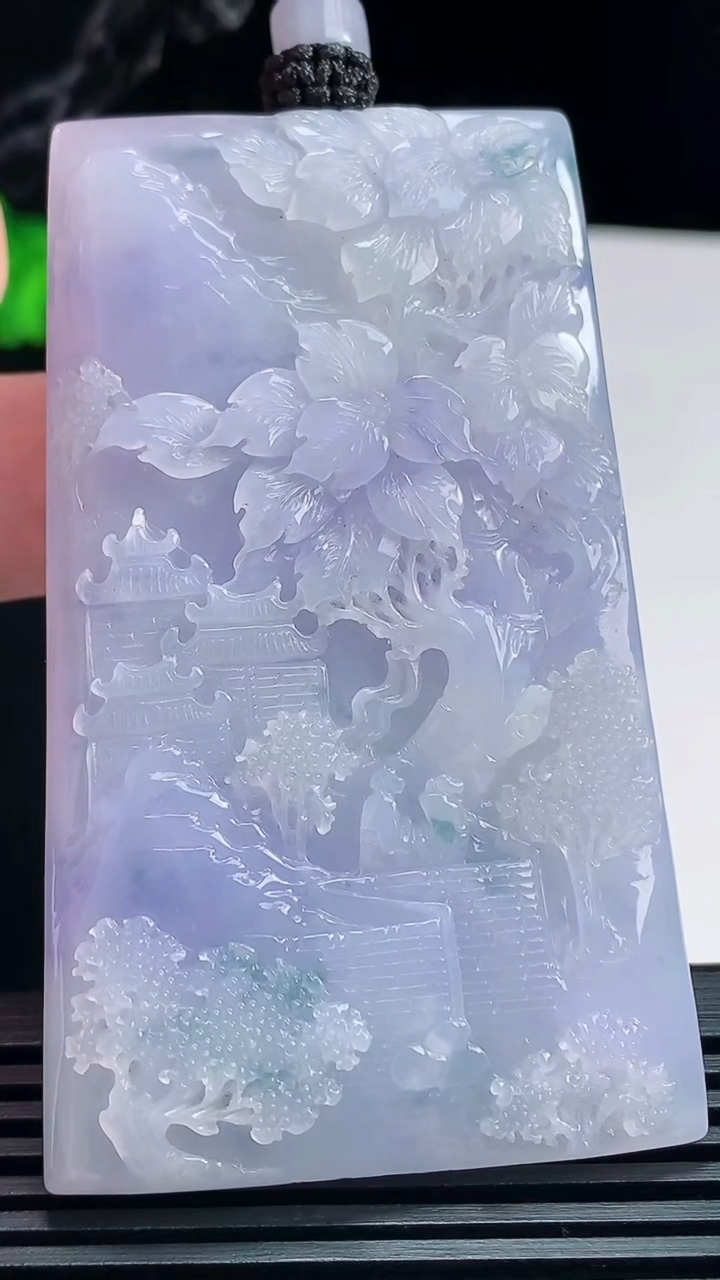 天然A货翡翠紫罗兰 飘花山水牌吊坠，尺寸67-39-9.6 重量:58.57g
7月22日