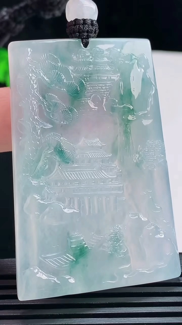 天然A货翡翠种飘花山水牌吊坠，尺寸57-38-6 重量:40.48g
7月22日