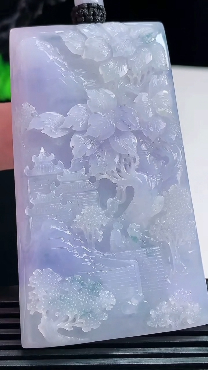 天然A货翡翠紫罗兰 飘花山水牌吊坠，尺寸67-39-9.6 重量:58.57g
7月22日