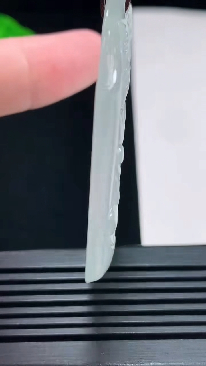 天然A货翡翠普贤菩萨吊坠，尺寸53.5-42-4.5 重量:24.23g
7月23日