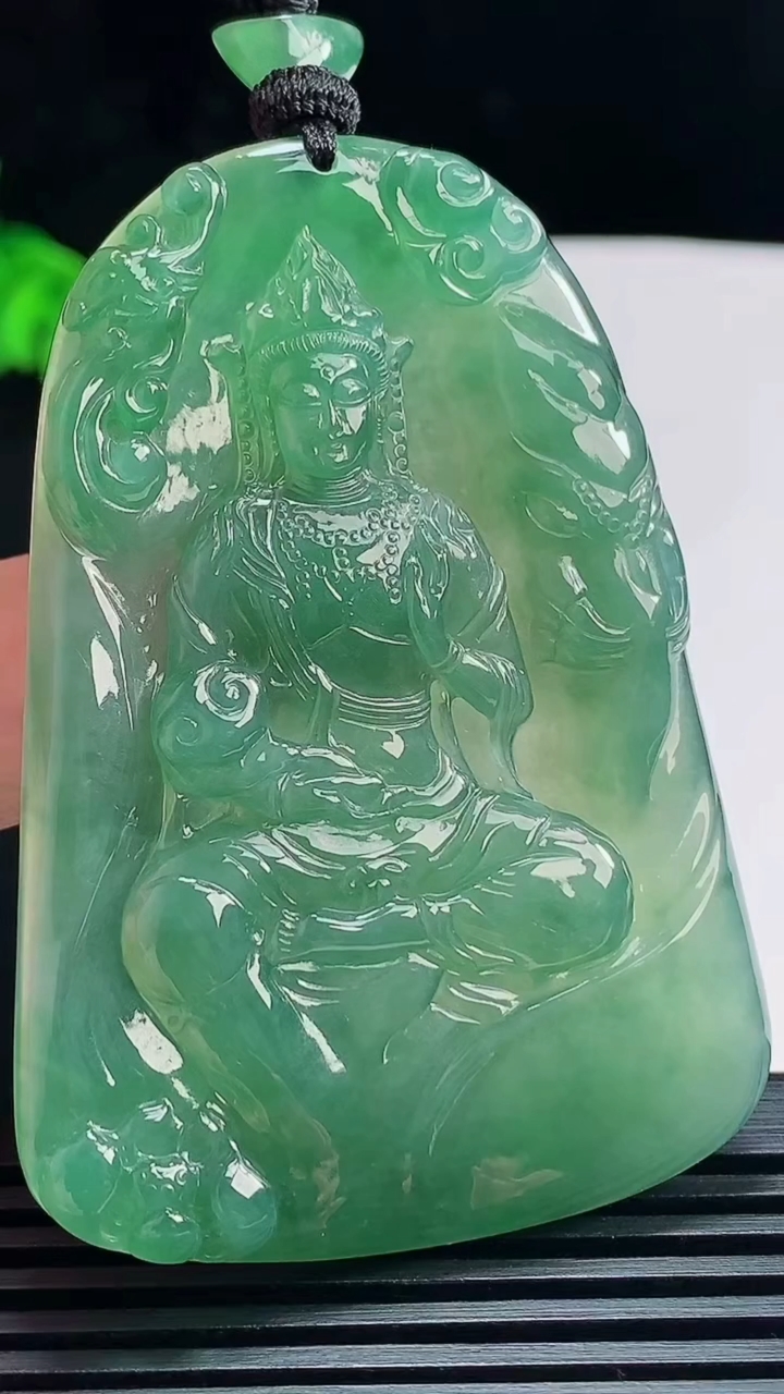 天然A货翡翠普贤菩萨吊坠，尺寸61-42.5-4.6 重量:34.50g
7月22日
