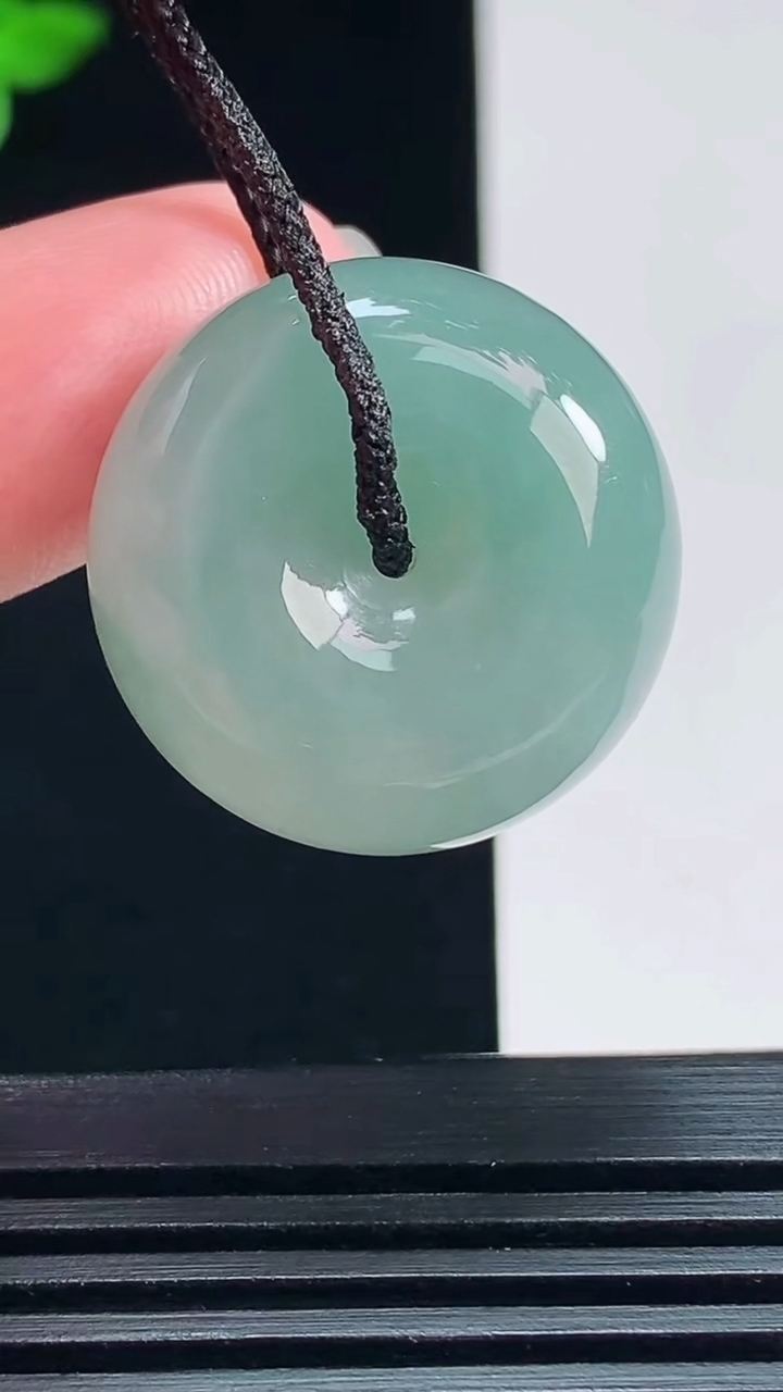 天然A货翡翠飘花路路通吊坠，尺寸24-12 重量:15.49g
7月22日