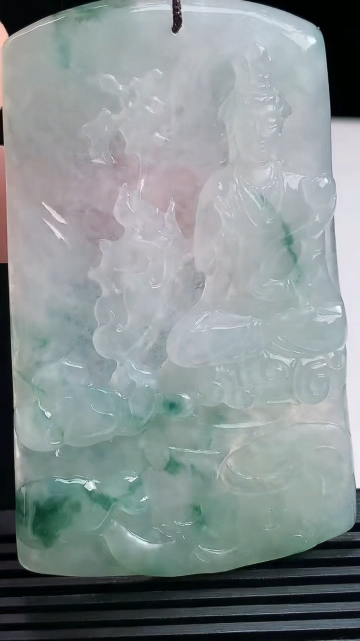 天然A货翡翠飘花普贤菩萨吊坠，尺寸75-46.6-4.8 重量:38.80g
7月23日