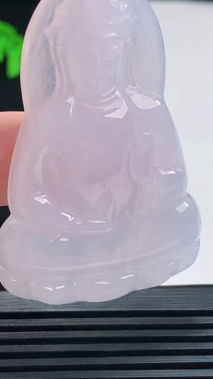 天然A货翡翠紫罗兰素衣观音吊坠，尺寸55-36-5.6 重量:20.16g
7月23日