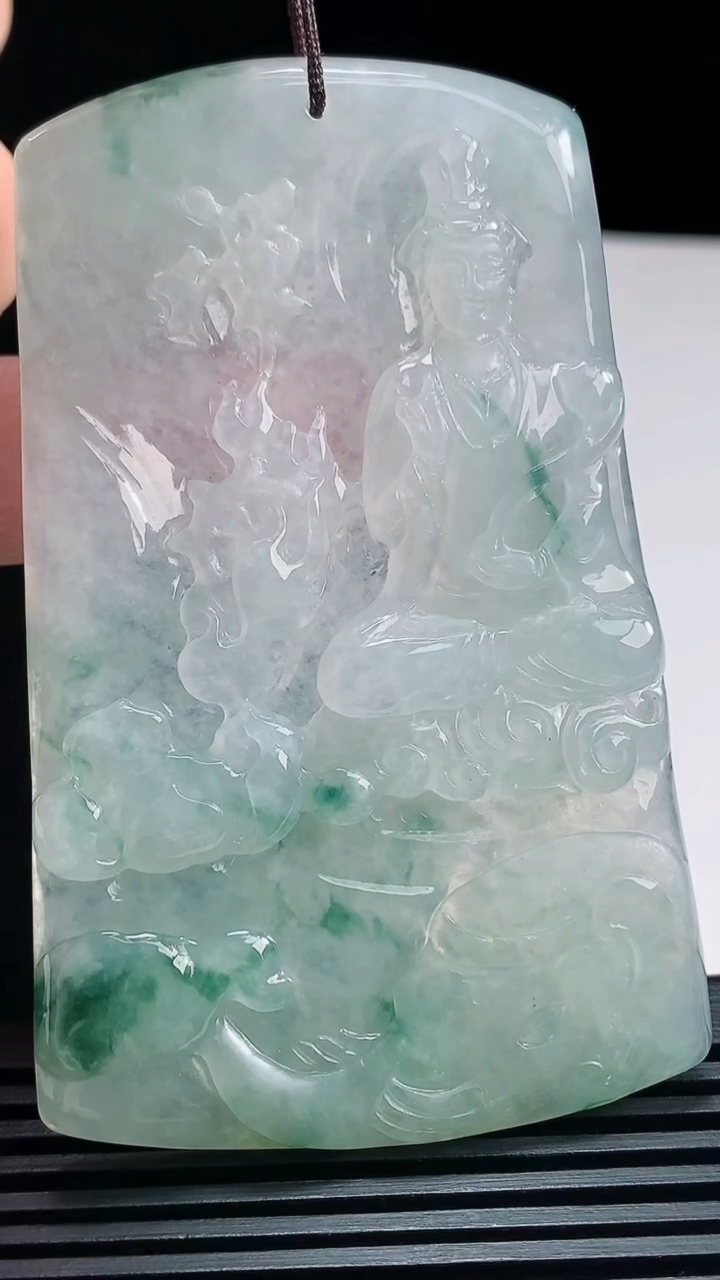 天然A货翡翠飘花普贤菩萨吊坠，尺寸75-46.6-4.8 重量:38.80g
7月23日
