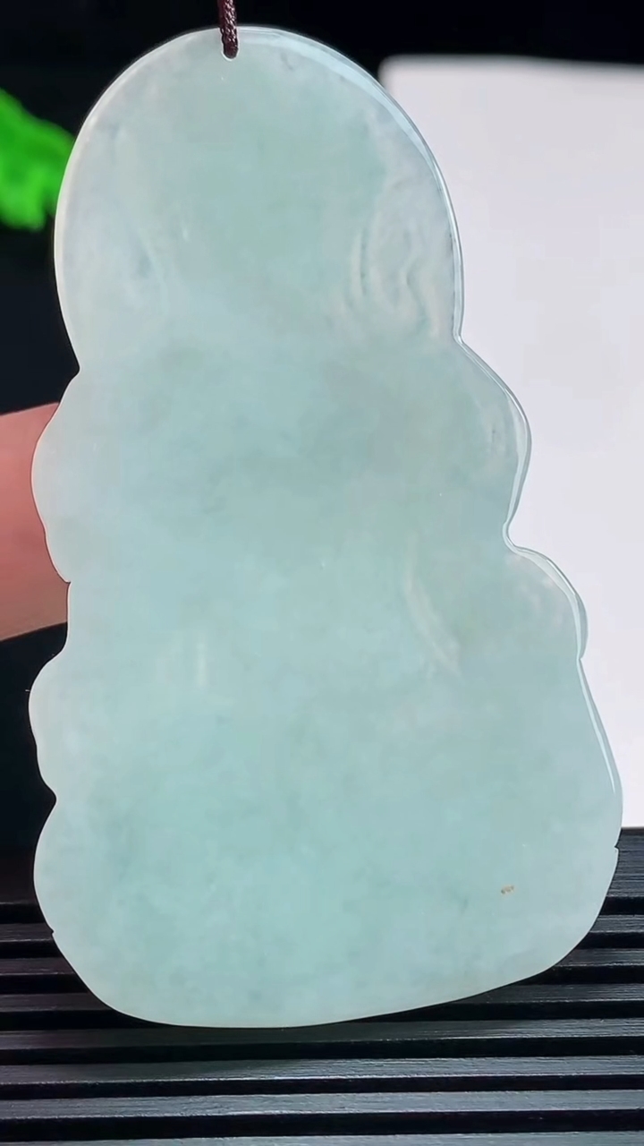 天然A货翡翠度母菩萨吊坠，尺寸63.6-37.6-5 重量:23.21g
7月23日