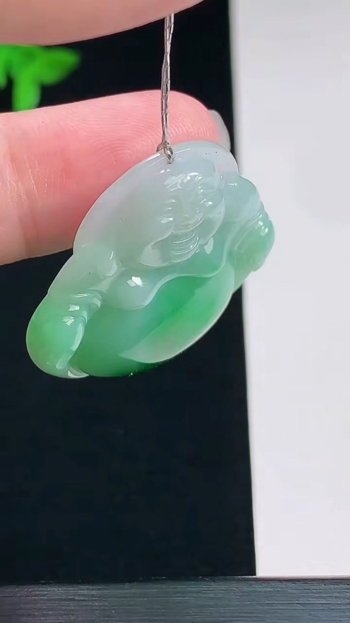天然A货翡翠佛公吊坠，尺寸30-32-6 重量:9.00g
7月23日