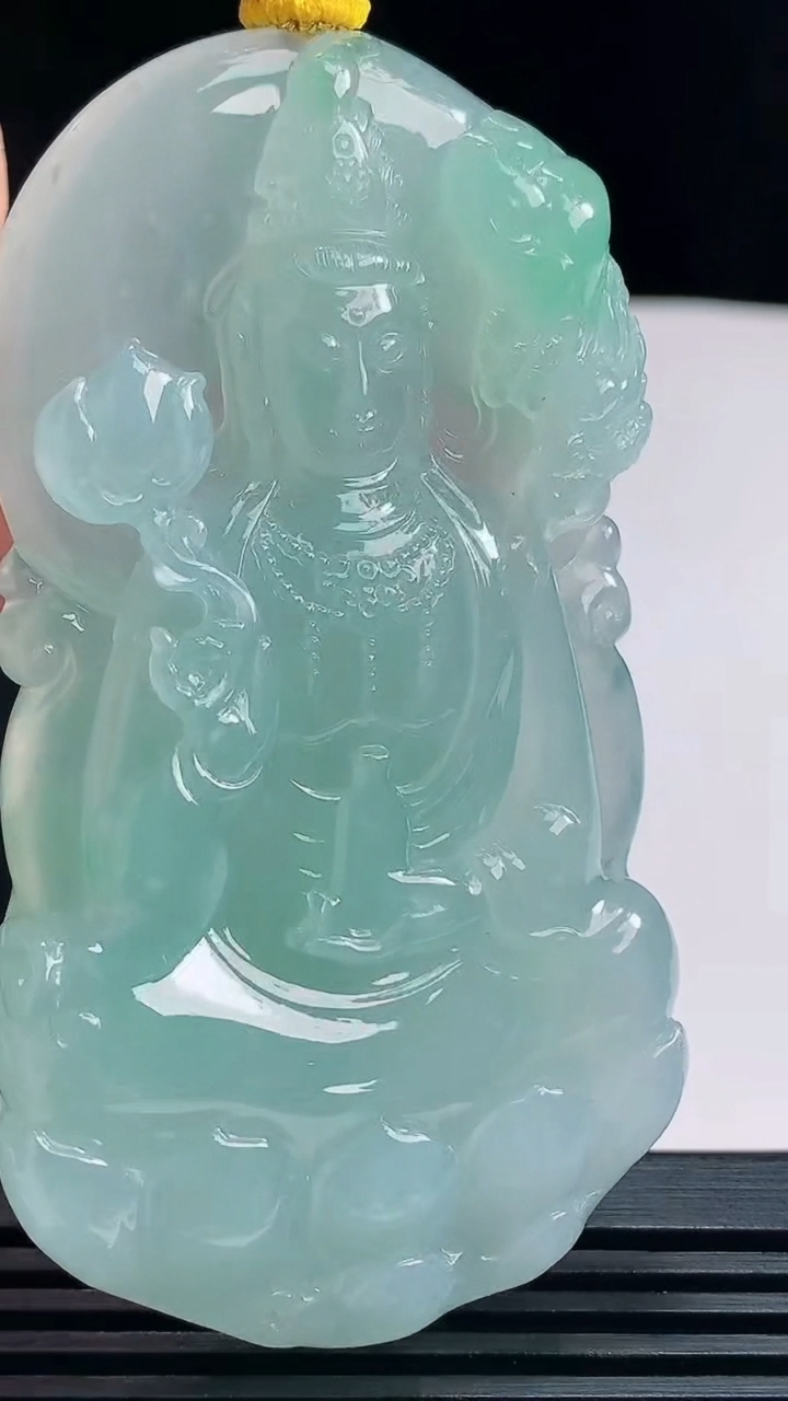 天然A货翡翠祥龙大势至菩萨吊坠，尺寸70-39-9.6 重量:56.40g
7月23日