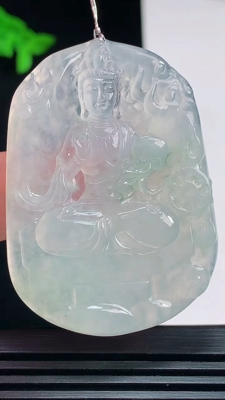 天然A货翡翠飘花大势至菩萨吊坠，尺寸49-35-6 重量:20.53g
7月23日