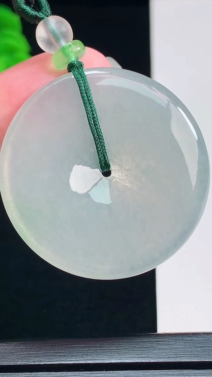 天然A货翡翠平安扣吊坠，尺寸36-4.6 重量:14.36g
7月23日