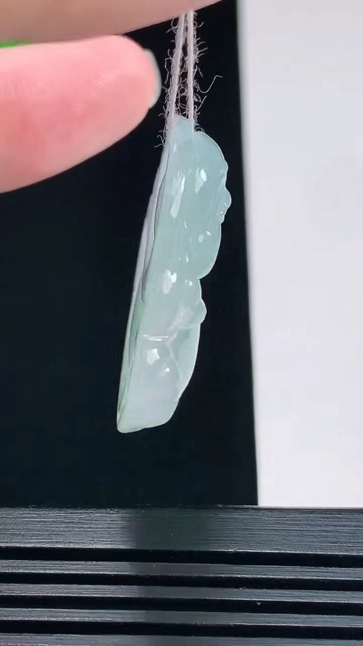 天然A货翡翠佛公吊坠，尺寸31-34-6.8 重量:11.15g
7月23日