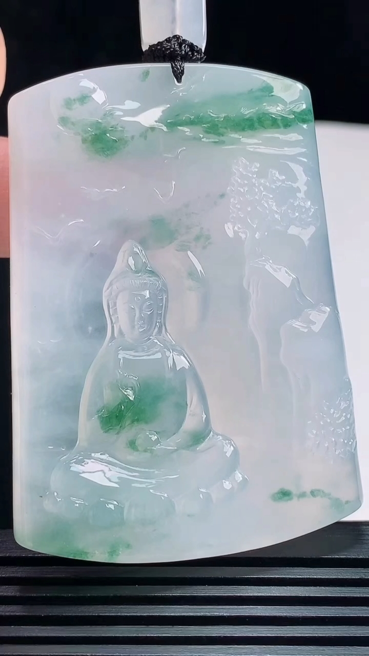天然A货翡翠种飘花观音菩萨吊坠，尺寸60-44-6.2 重量:49.28g
7月23日