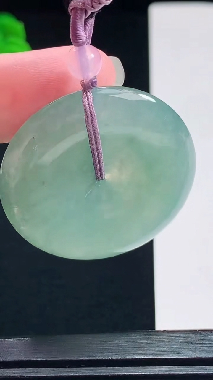 天然A货翡翠平安扣吊坠，尺寸35-5.5 重量:16.41g
7月23日