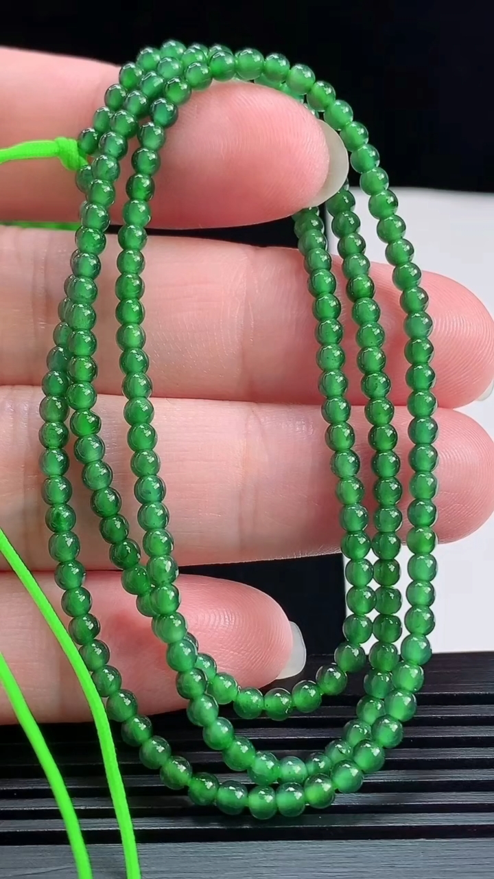 天然A货翡翠小米圆珠项链，尺寸3-188颗 重量:8.06g7月23日
工厂直销收藏佳品,种好水足，