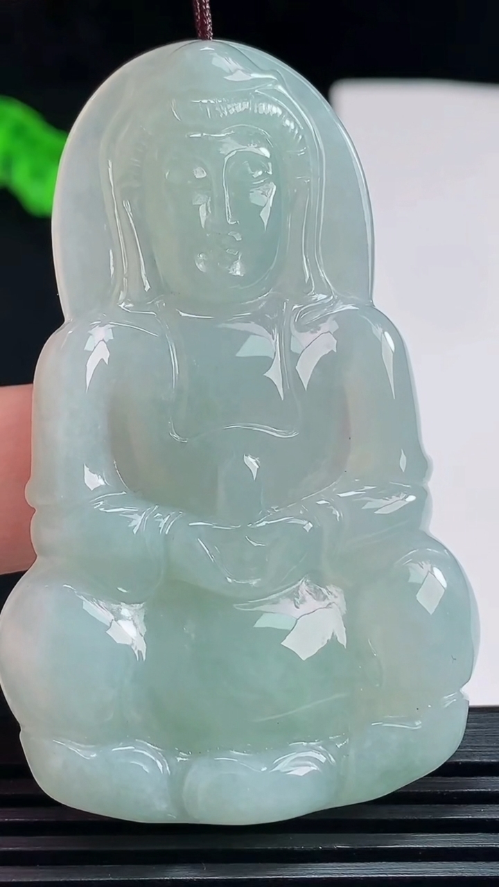 天然A货翡翠正装观音吊坠，尺寸62.6-39-6 重量:25.42g
7月23日