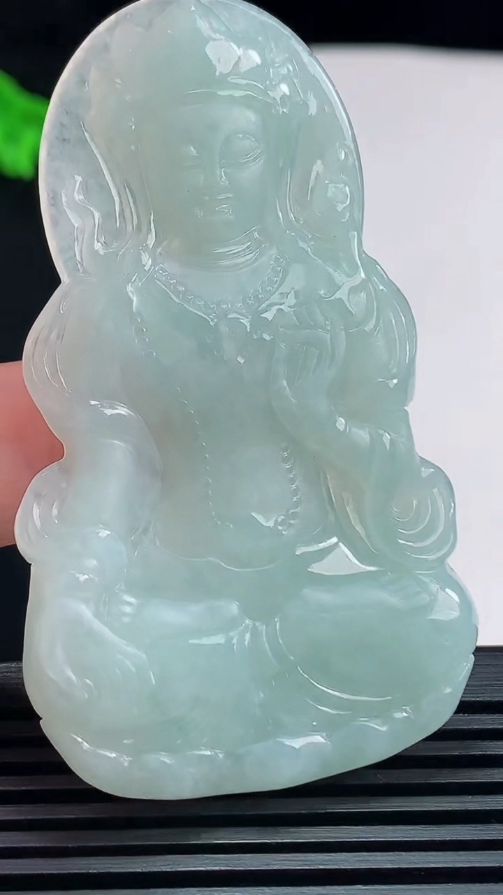 天然A货翡翠度母菩萨吊坠，尺寸63.6-37.6-5 重量:23.21g
7月23日