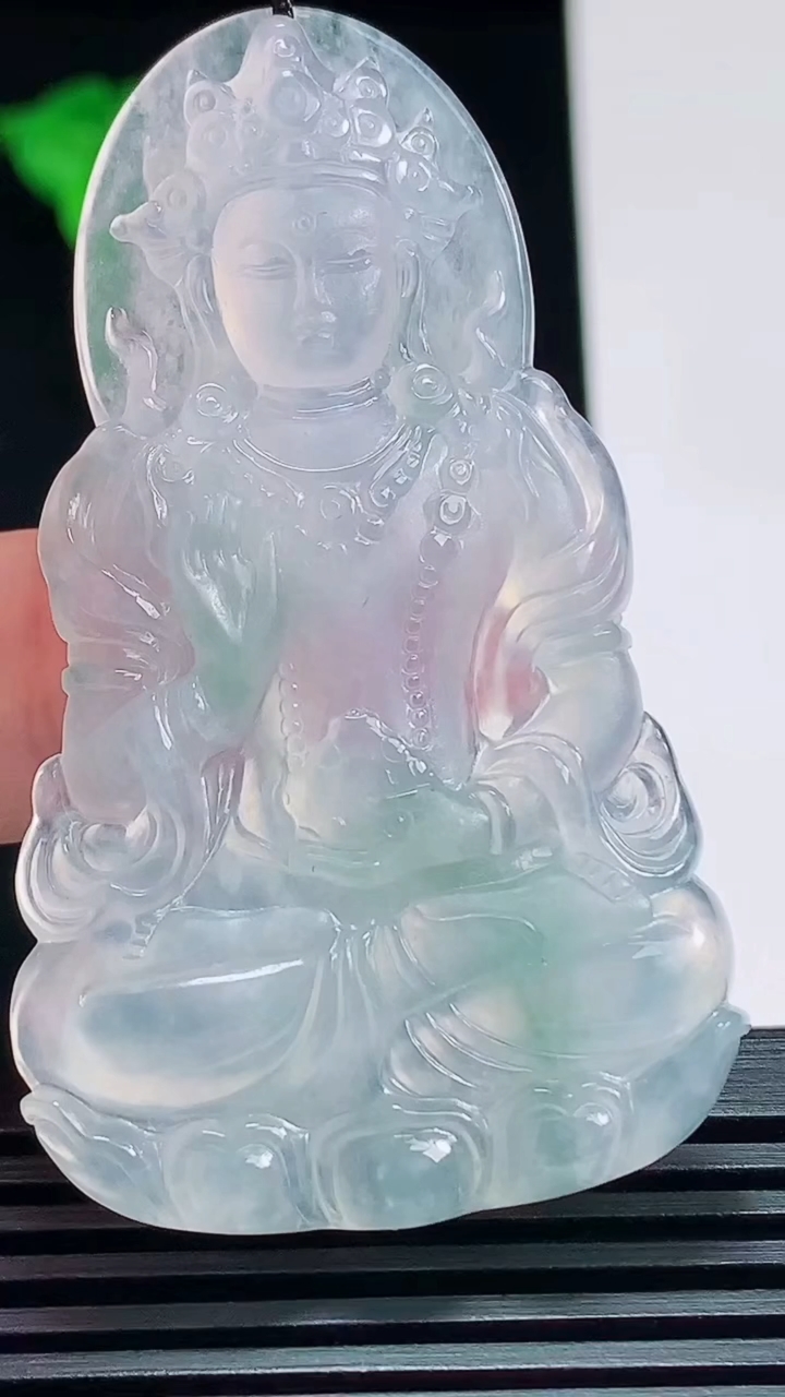 天然A货翡翠种飘花度母菩萨吊坠，尺寸57-34-6 重量:19.15g
7月23日