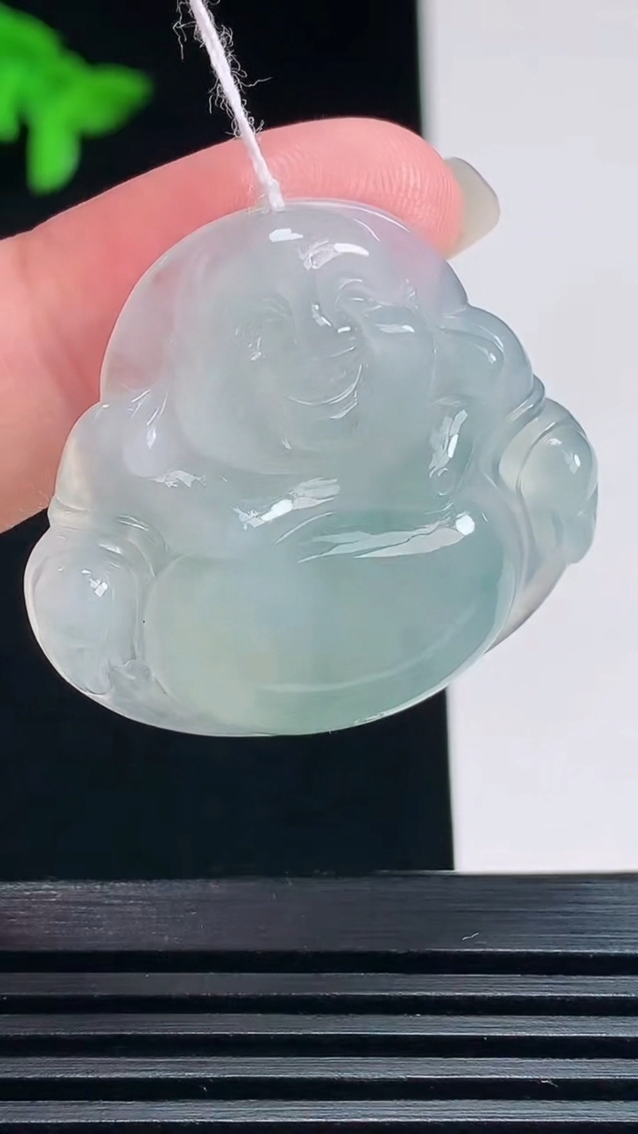 天然A货翡翠冰种飘花佛公吊坠，尺寸30.5-33-6.5 重量:10.00g
7月23日