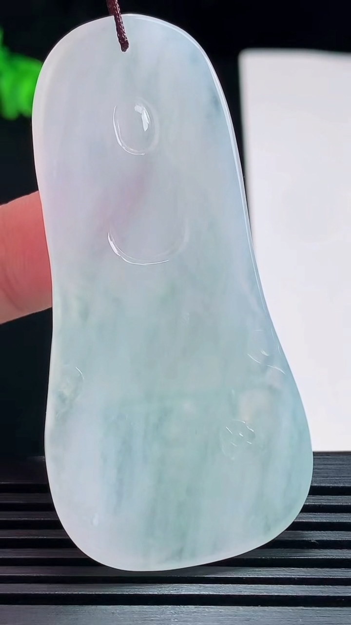 天然A货翡翠普贤菩萨吊坠，尺寸65-31.5-5.6 重量:24.77g
7月23日