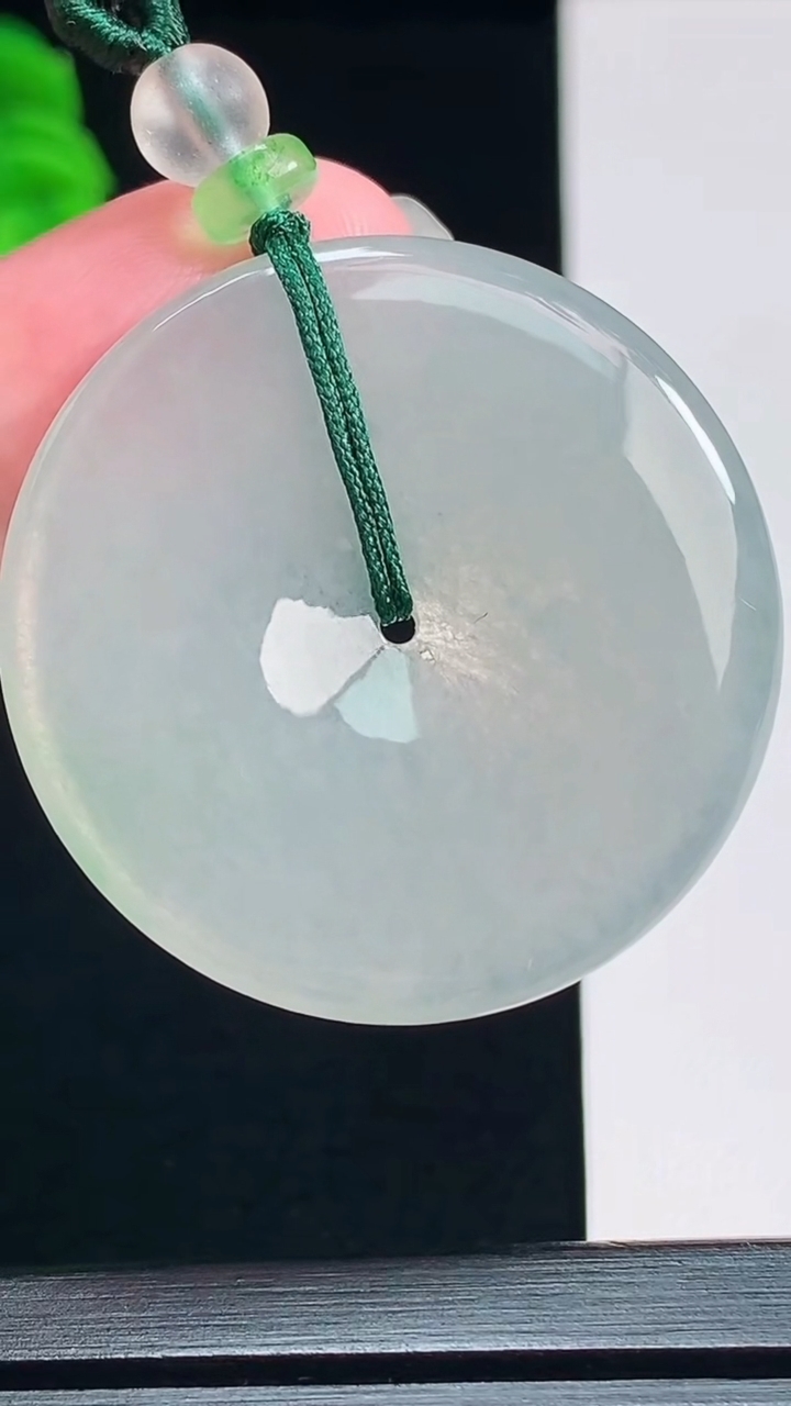 天然A货翡翠平安扣吊坠，尺寸36-4.6 重量:14.36g
7月23日