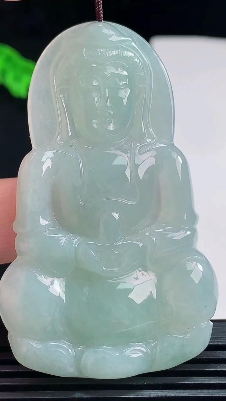 天然A货翡翠正装观音吊坠，尺寸62.6-39-6 重量:25.42g
7月23日