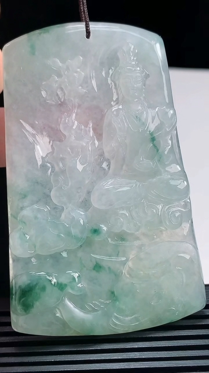 天然A货翡翠飘花普贤菩萨吊坠，尺寸75-46.6-4.8 重量:38.80g
7月23日