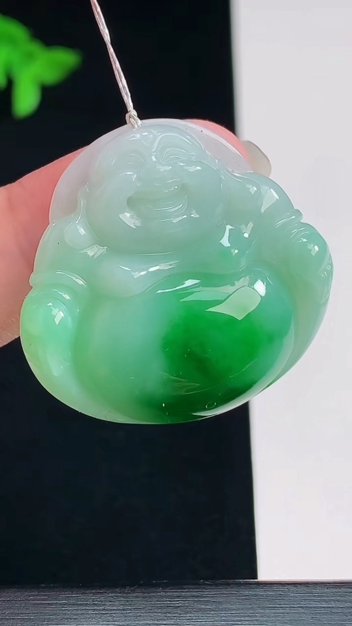 天然A货翡翠佛公吊坠，尺寸30-32-6 重量:9.00g
7月23日