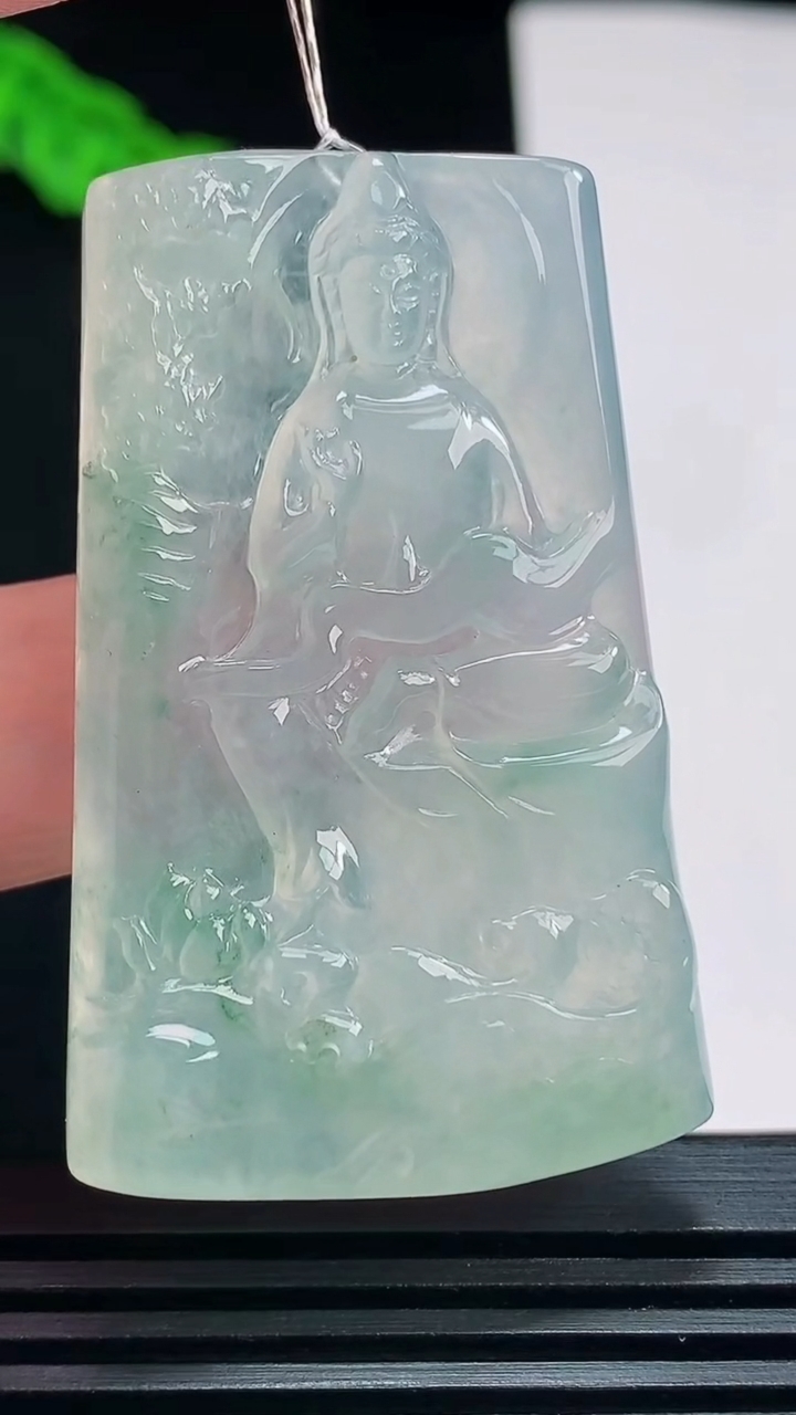 天然A货翡翠种飘花观音菩萨吊坠，尺寸50.5-31.6-5.5 重量:22.74g
7月23日