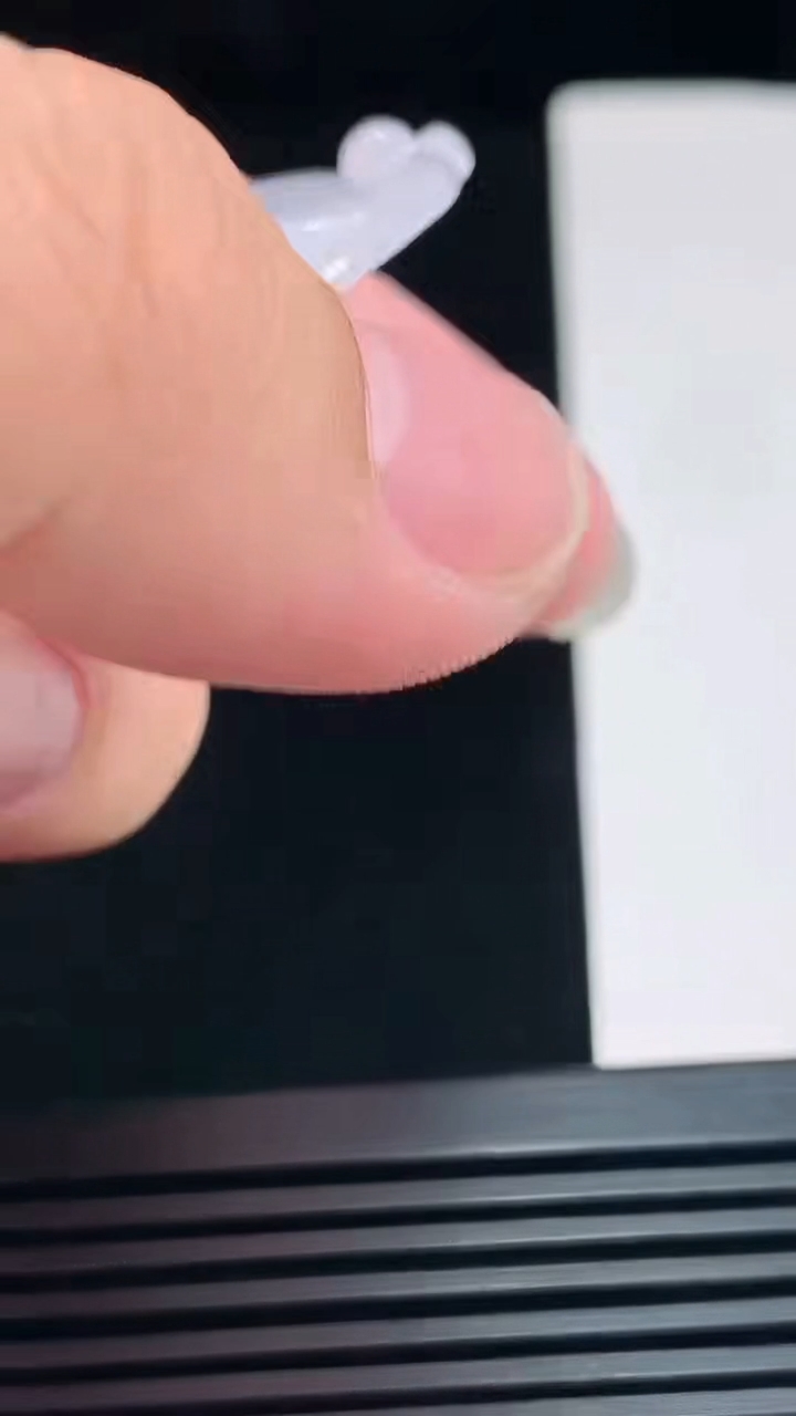天然A货翡翠紫罗兰如意吊坠，尺寸52-40-5.8 重量:21.88g
7月23日