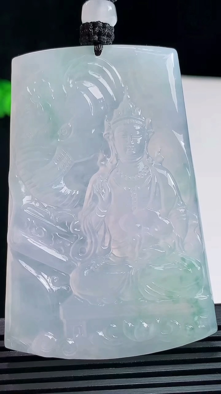 天然A货翡翠普贤菩萨吊坠，尺寸64-44-5.6 重量:41.71g
7月23日