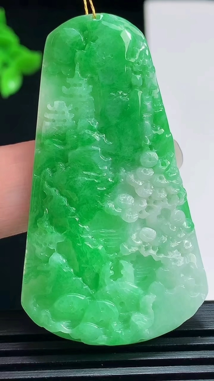 天然A货翡翠山水牌吊坠，尺寸54.6-31-4.6 重量:15.78g
7月23日