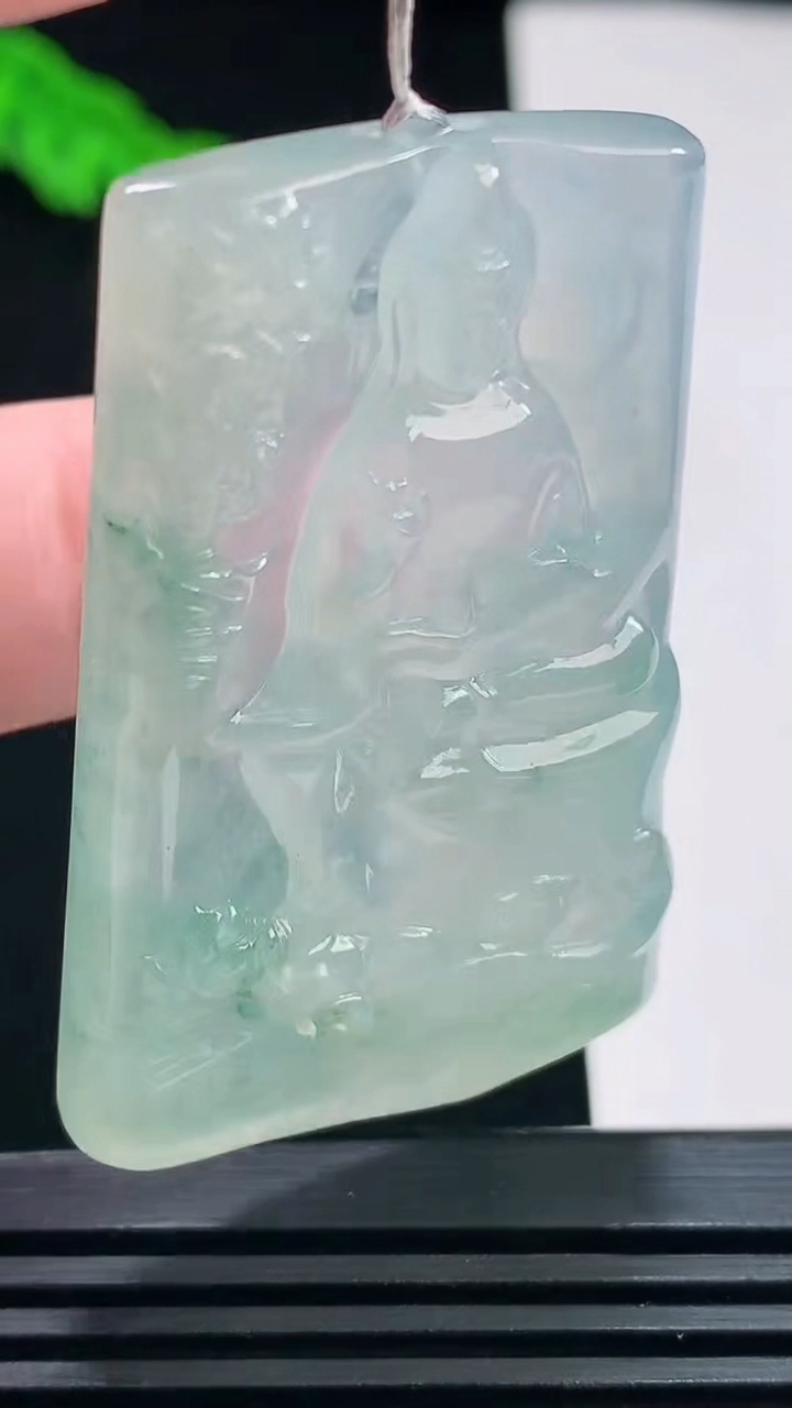 天然A货翡翠种飘花观音菩萨吊坠，尺寸50.5-31.6-5.5 重量:22.74g
7月23日