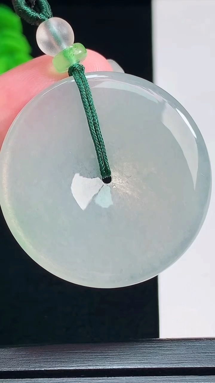 天然A货翡翠平安扣吊坠，尺寸36-4.6 重量:14.36g
7月23日