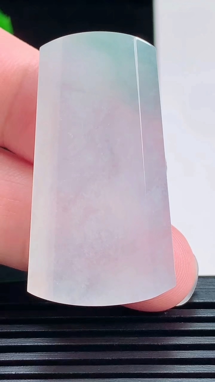 天然A货翡翠冰种飘花无事牌吊坠，尺寸42-23-5.6 重量:14.42g
7月23日