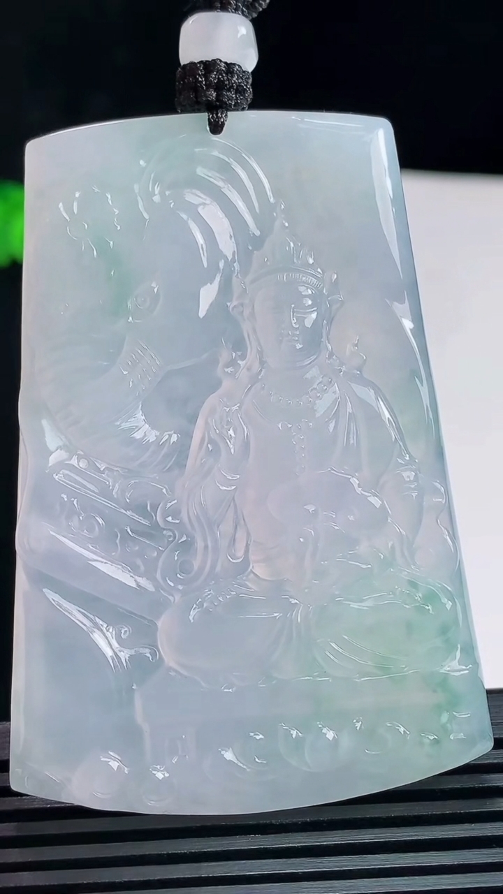 天然A货翡翠普贤菩萨吊坠，尺寸64-44-5.6 重量:41.71g
7月23日