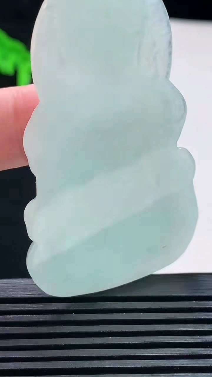 天然A货翡翠度母菩萨吊坠，尺寸63.6-37.6-5 重量:23.21g
7月23日