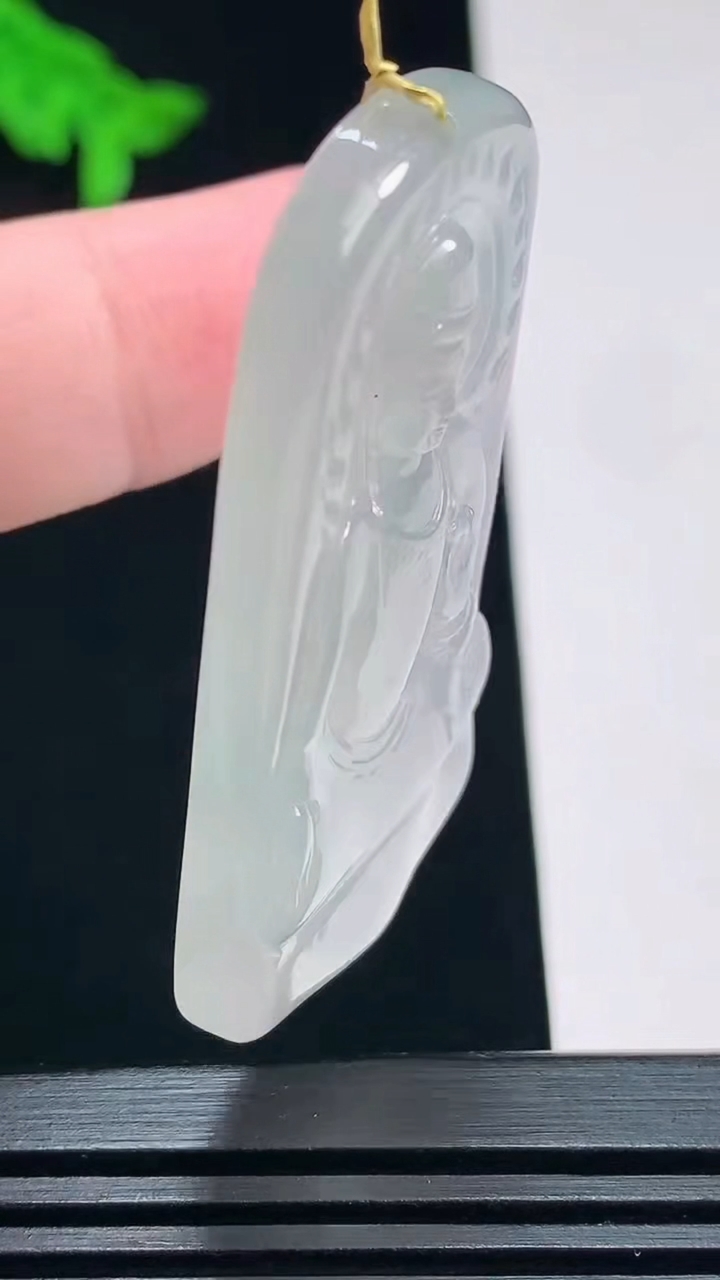 天然A货翡翠素衣观音吊坠，尺寸50-26.5-5.6 重量:16.71g
7月23日
