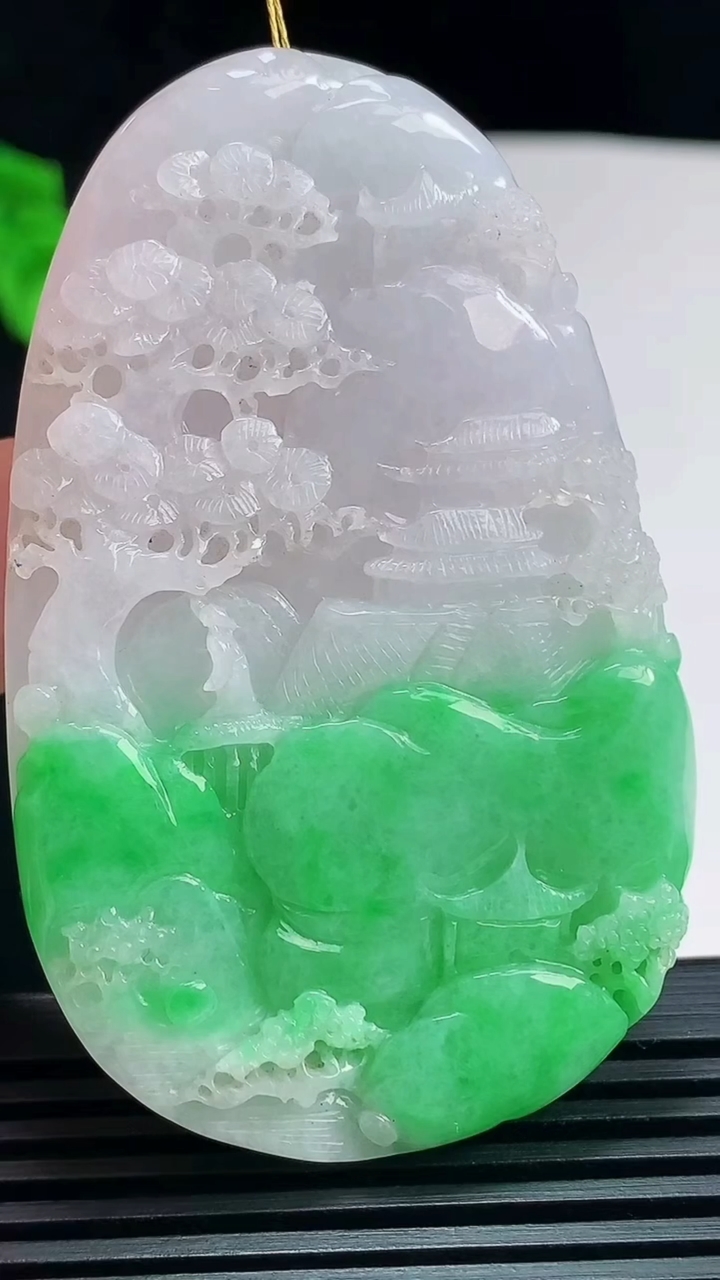 天然A货翡翠山水牌吊坠，尺寸64.5-40-5.8 重量:34.32g
7月23日