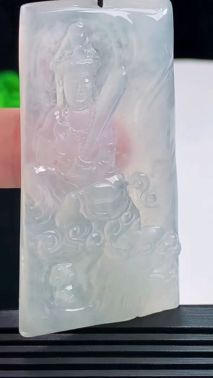 天然A货翡翠文殊菩萨吊坠，尺寸64-34-5 重量:25.73g
7月23日