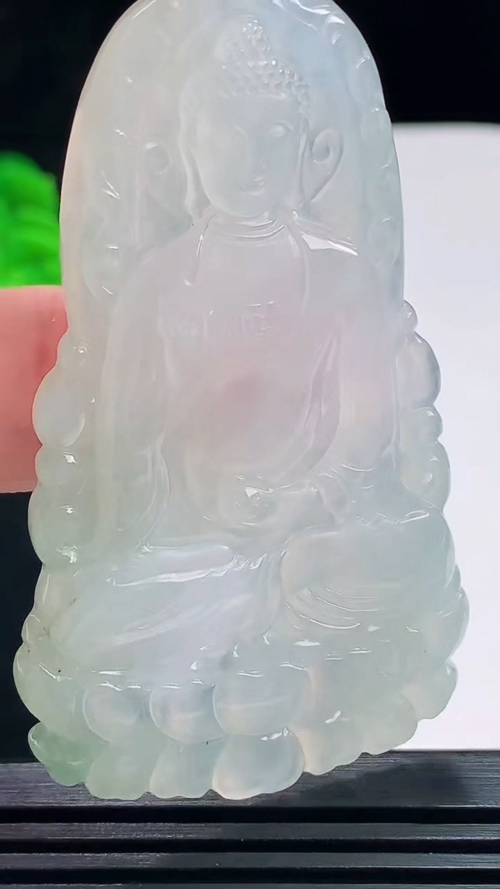天然A货翡翠阿弥陀佛吊坠，尺寸65-36.2-5.2 重量:24.43g
7月23日