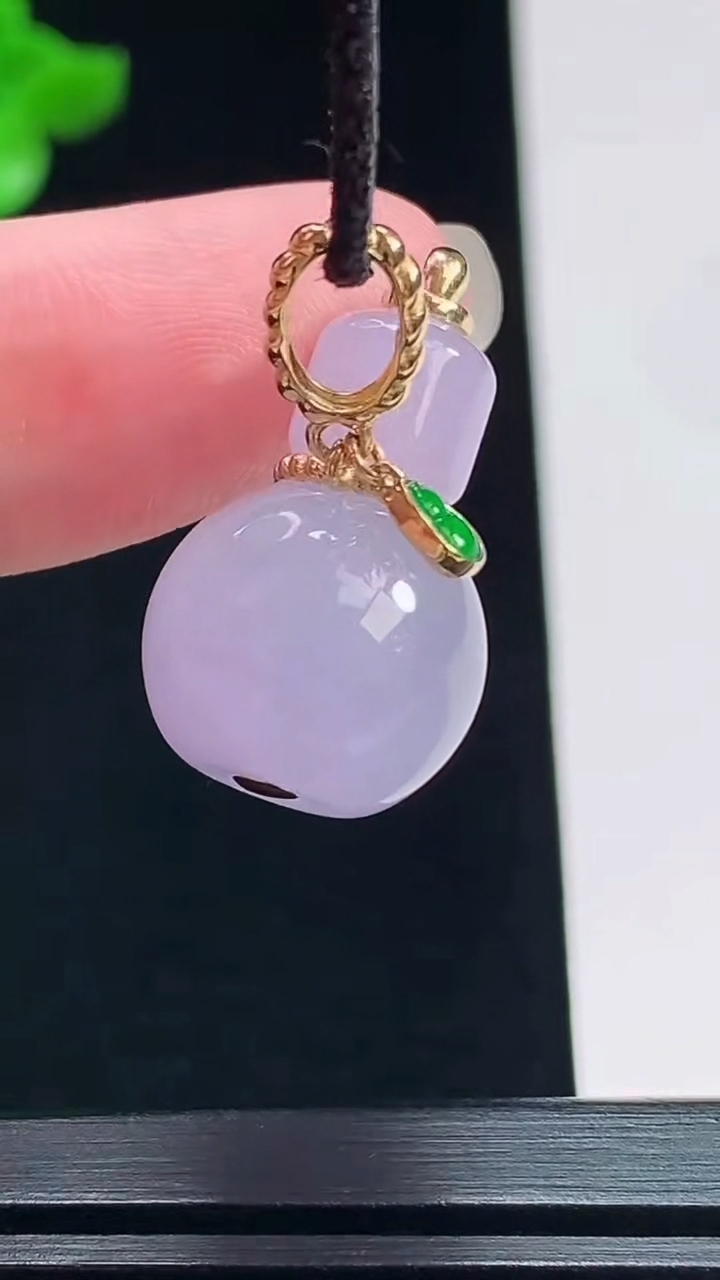 天然A货翡翠18k金紫罗兰葫芦吊坠，尺寸24.5-14 重量:6.91g
7月23日