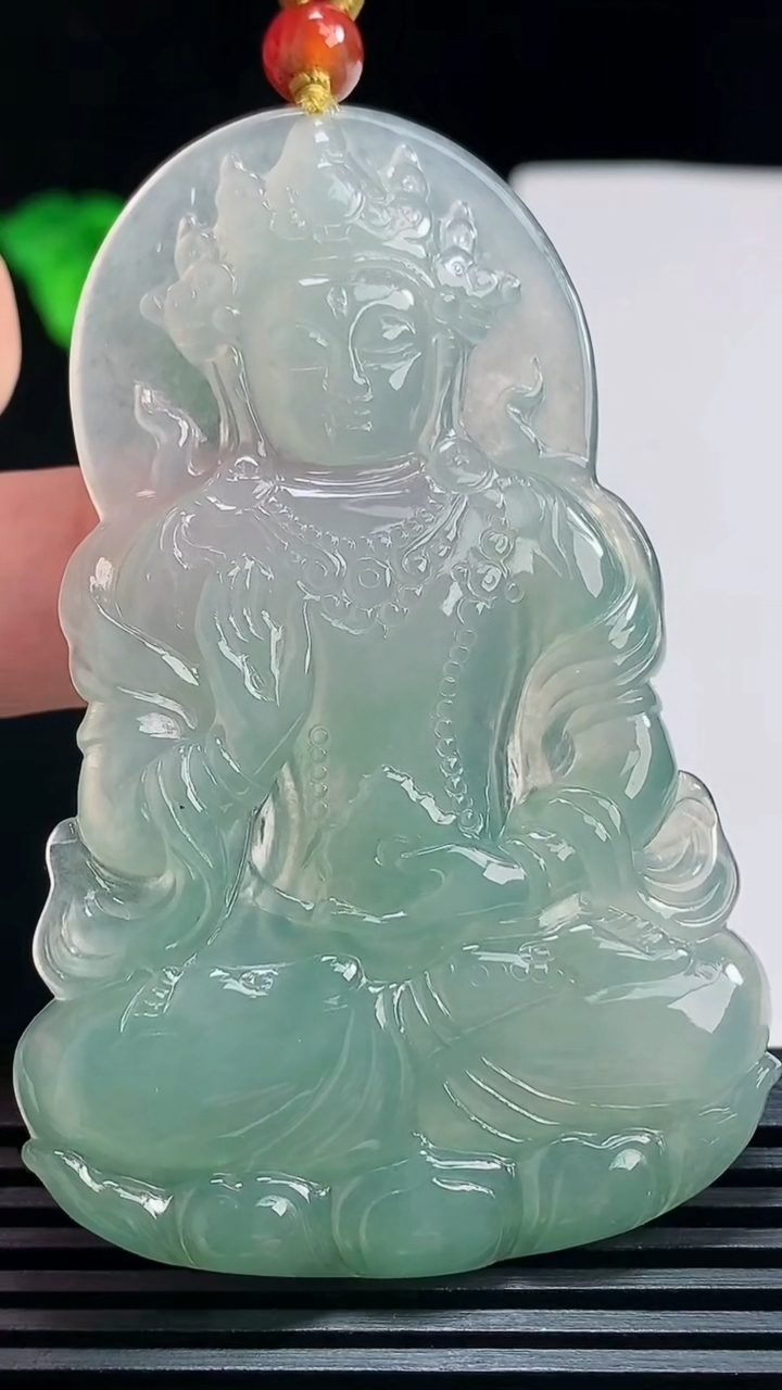天然A货翡翠度母菩萨吊坠，尺寸69-44.5-5 重量:26.48g
7月23日