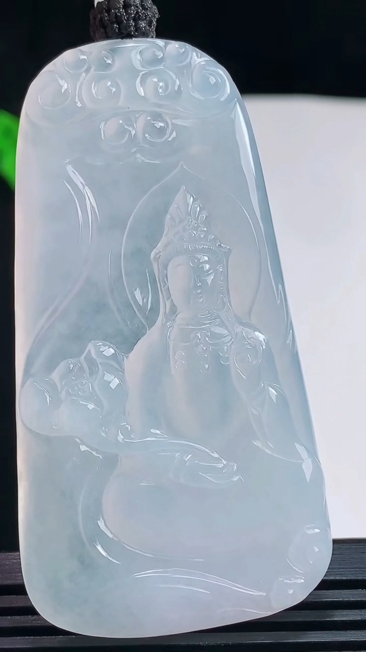 天然A货翡翠大势至菩萨吊坠，尺寸65-34-5.2 重量:29.73g
7月23日