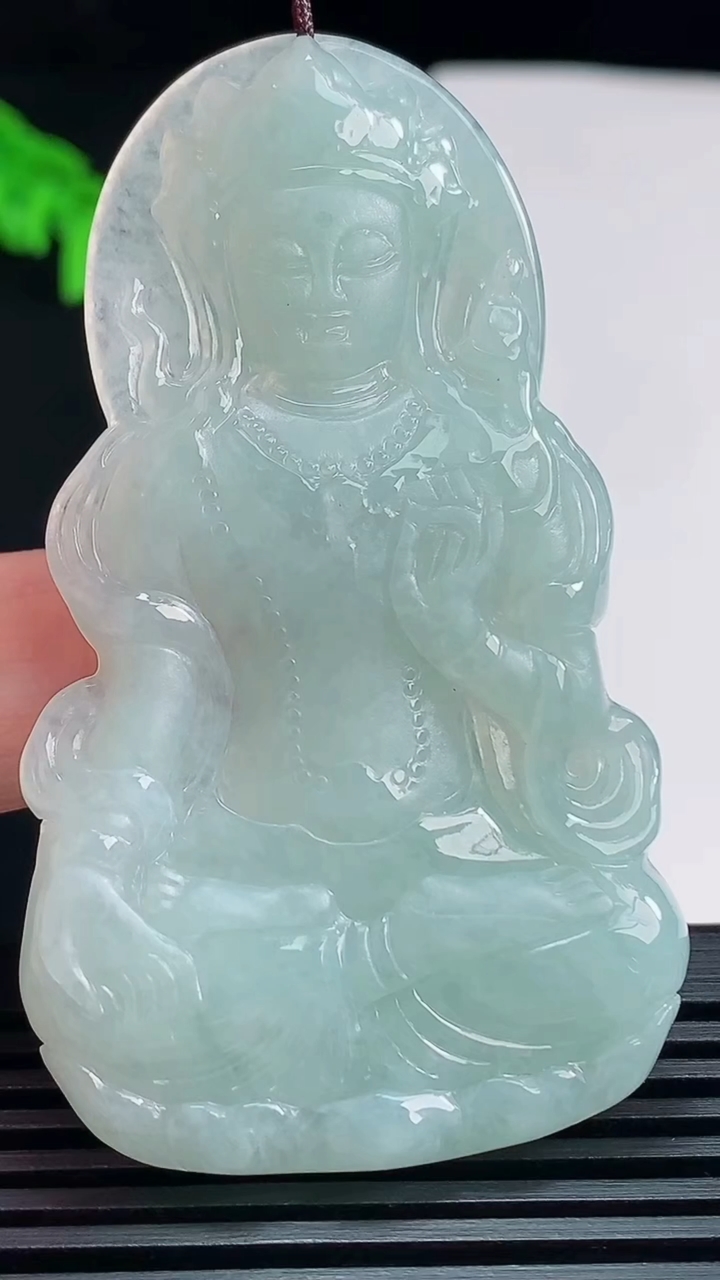 天然A货翡翠度母菩萨吊坠，尺寸63.6-37.6-5 重量:23.21g
7月23日