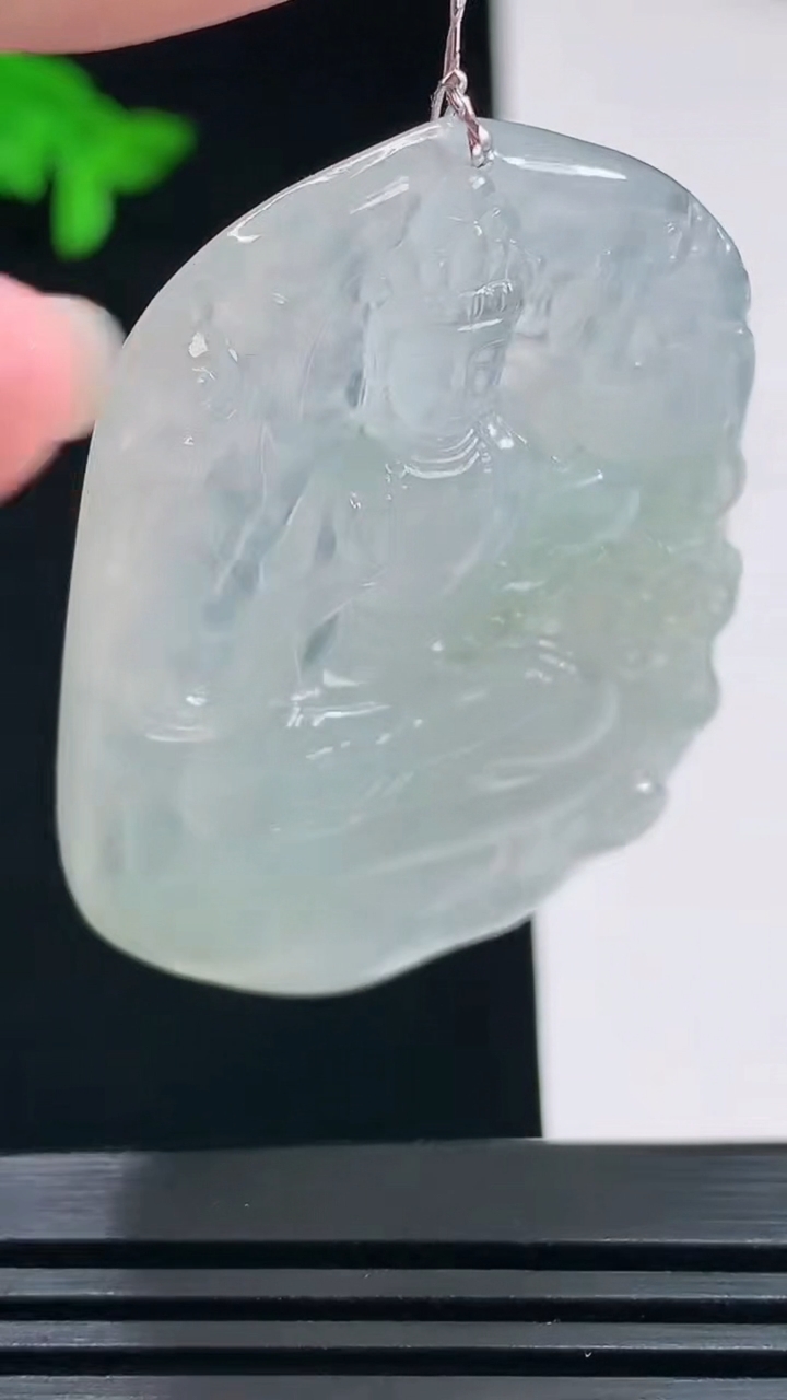 天然A货翡翠飘花大势至菩萨吊坠，尺寸49-35-6 重量:20.53g
7月23日