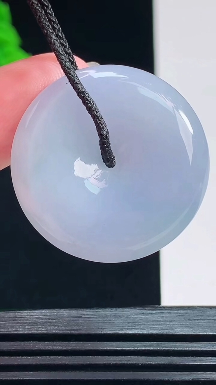 天然A货翡翠紫罗兰平安扣吊坠，尺寸29.5-6 重量:11.16g
7月23日