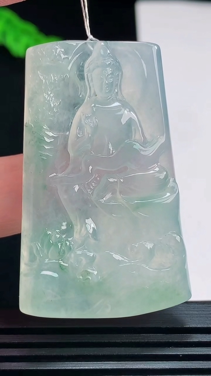 天然A货翡翠种飘花观音菩萨吊坠，尺寸50.5-31.6-5.5 重量:22.74g
7月23日